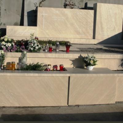 Visedjelne Grobnice 12