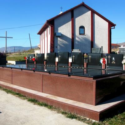 Visedjelne Grobnice 13